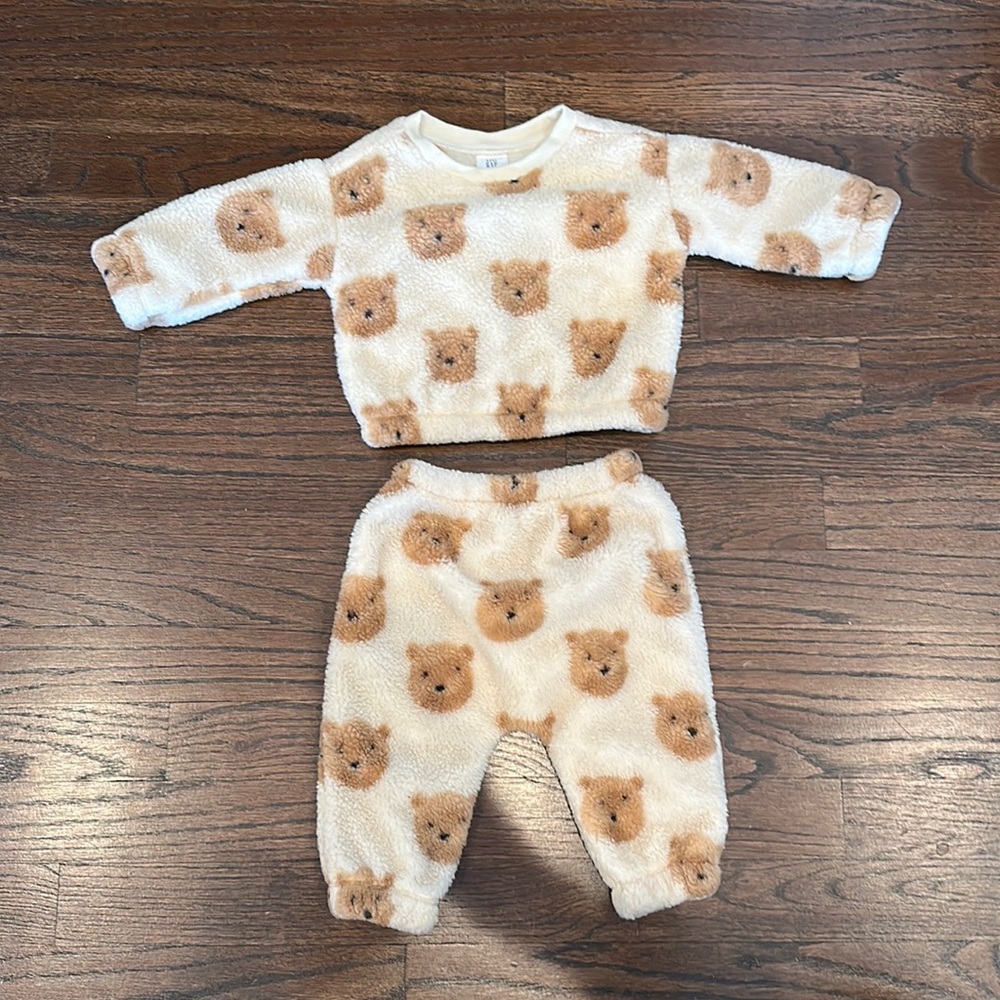 Baby Gap bear set 3-6 months never worn